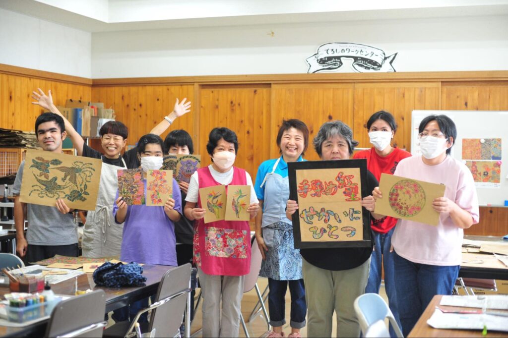 この日、制作に励んでいた皆さんでの集合写真